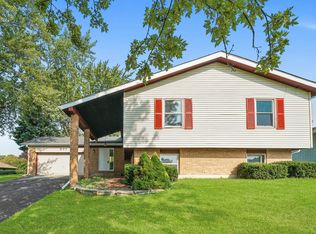 837 Saint Johns Rd, Woodstock, IL 60098