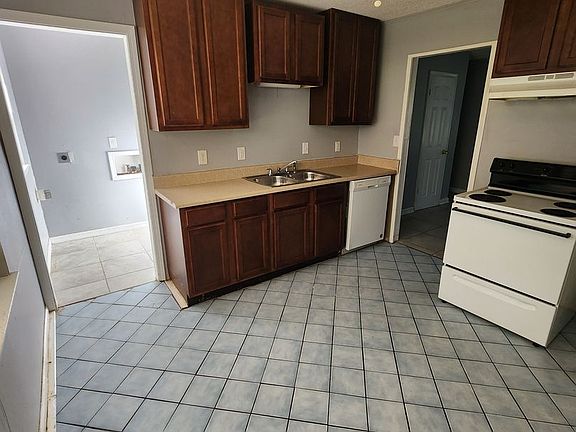 5th image of 7615 Las Vegas Ln