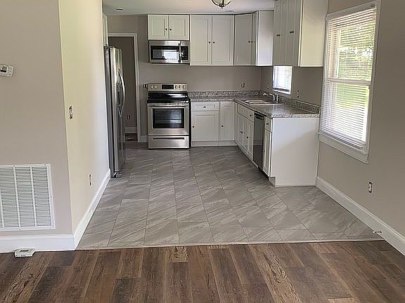 2nd image of 2609 Heatherly Ln