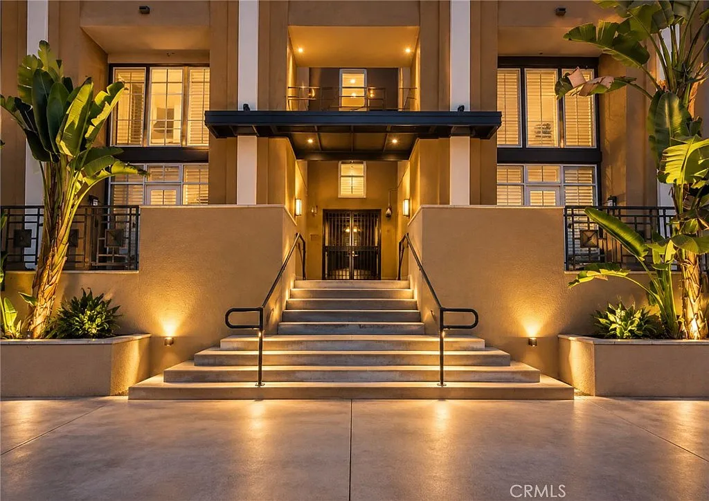 2 bed, 1000 sqft, $2,850 — Photo 2