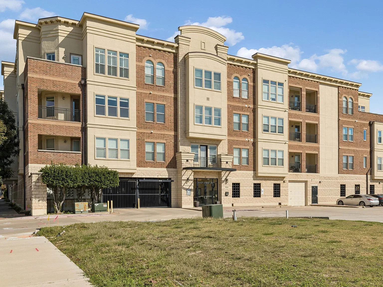 2 bed, 1193 sqft, $2,099 — Photo 2