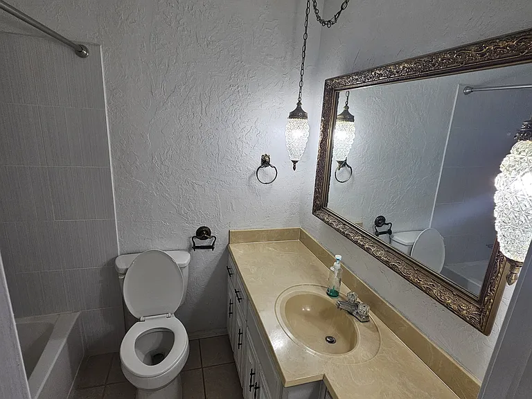 713 S Biscay Ln — Photo 9