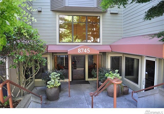 Welcome to 8745 Greenwood Avenue N!