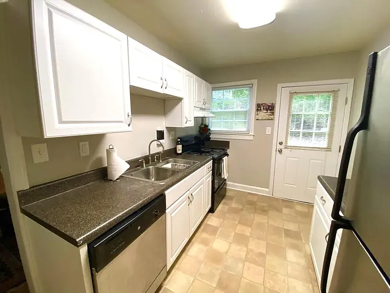 2801 Wade Ave — Photo 8