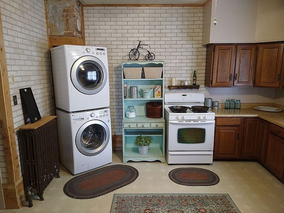 Kitchen Area w/Gas Stove.