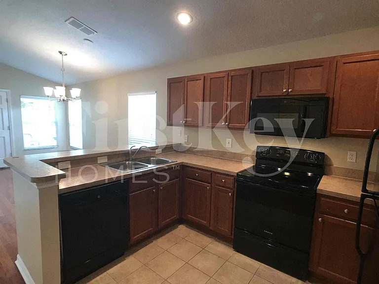 1736 W Pine St — Photo 11