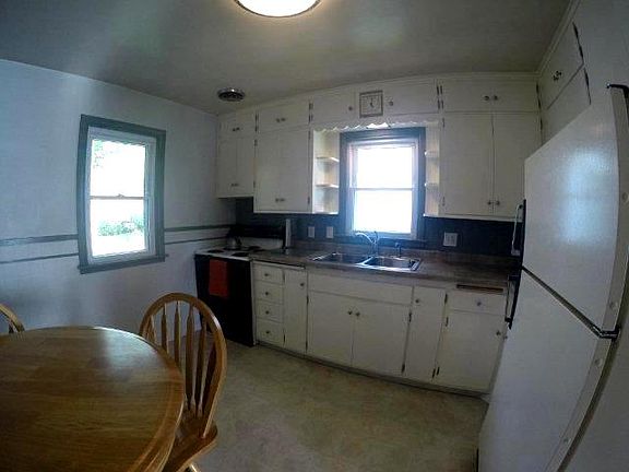 3rd image of 230 26th Ave N
