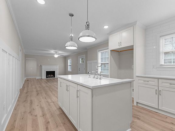 5th image of 103 Park Dr