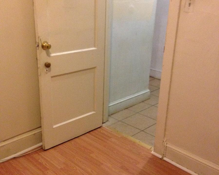 1st image of 1521 W 4th St #1