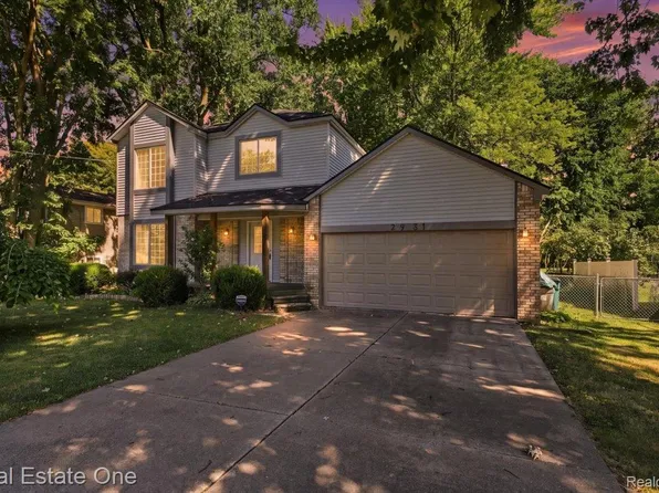 2931 Wisconsin Rd, Troy, MI 48083