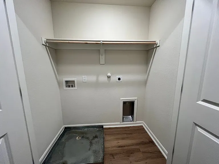 13858 Enzo Gate #2 — Photo 8