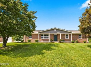 4121 Navaho Dr, Johnson City, TN 37604