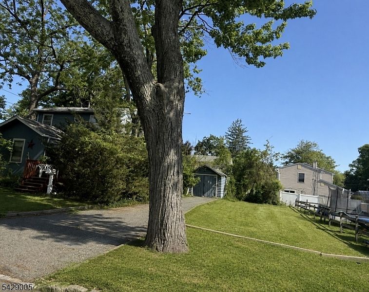 1st image of 10 Tioga Ave