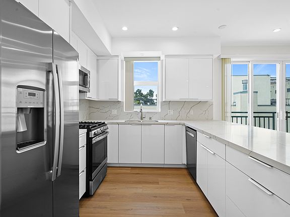 2nd image of 11042 La Maida St #303