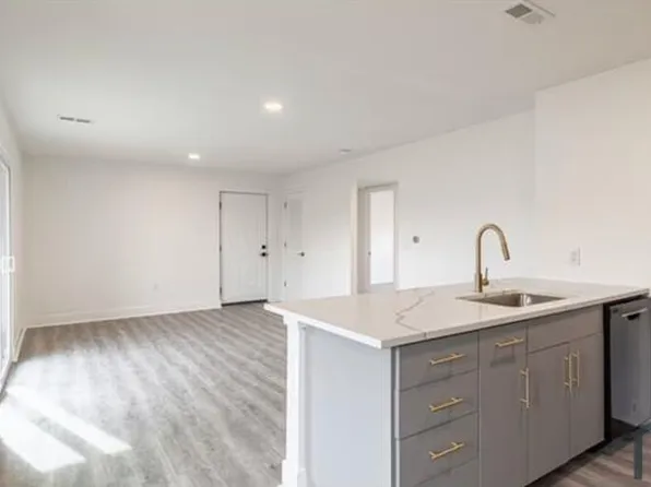 325 W Parkwood Dr, Dayton, OH