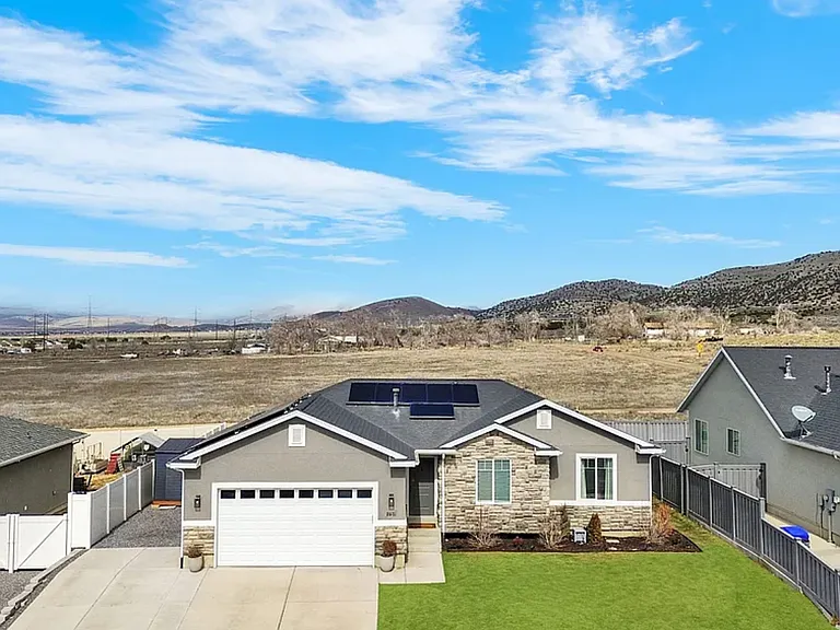 2681 E Clarkstone Dr — Photo 7