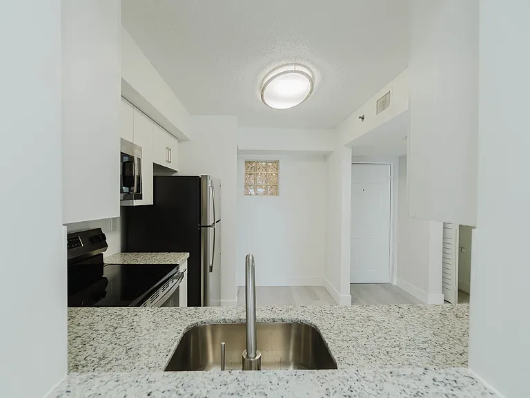 Legacy at Brickell — Photo 10