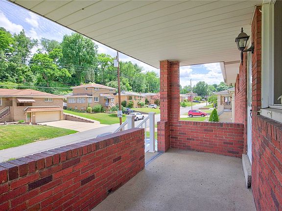 3rd image of 4684 Bowes Ave