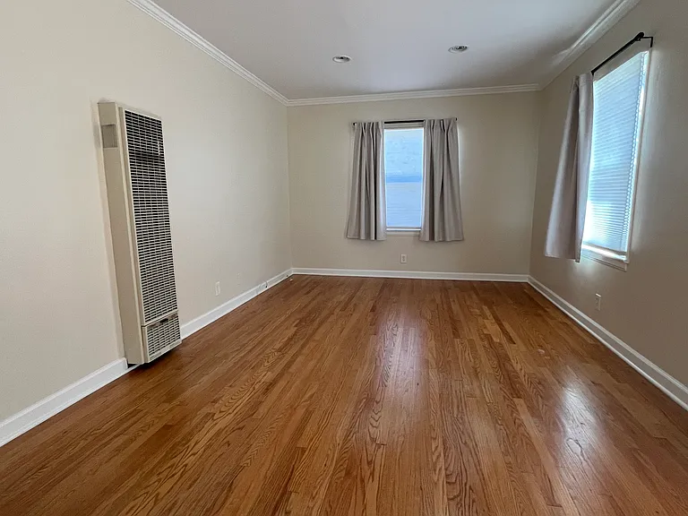 4015 Jackson Ave — Photo 2