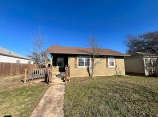511 Wilson Ave, Comanche, OK 73529