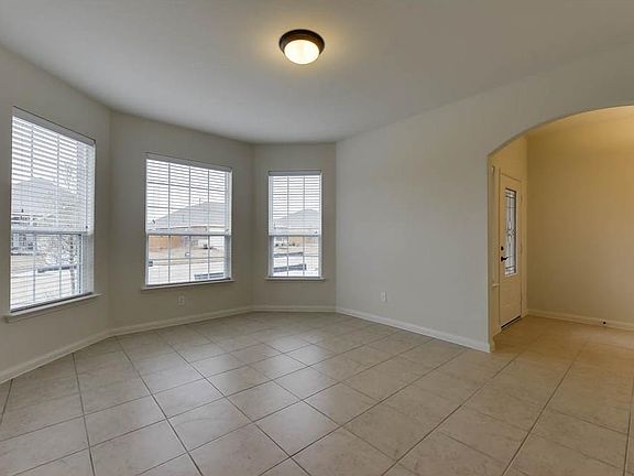 4th image of 2420 Summer Trail Dr