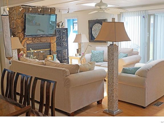 4th image of 25471 Dania Dr