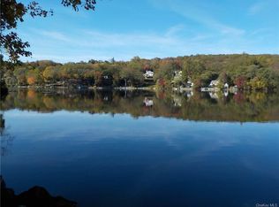 47 Shawnee Rd, Putnam Valley, NY 10579