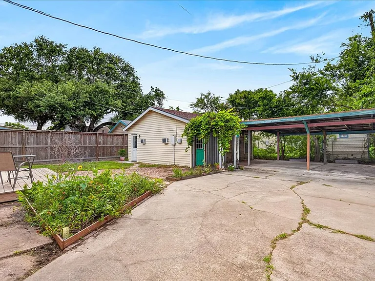 314 Melrose St — Photo 35