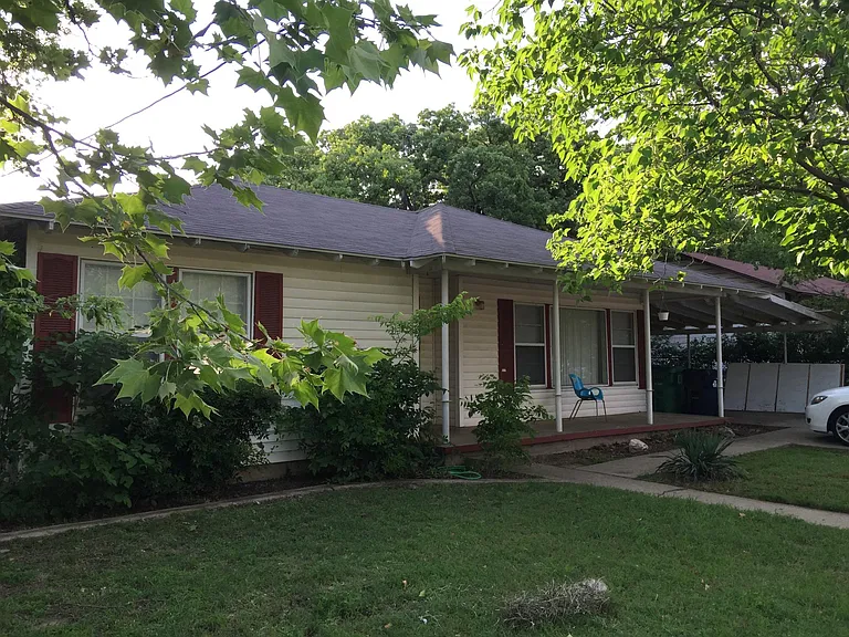 2601 Denison St — Photo 3