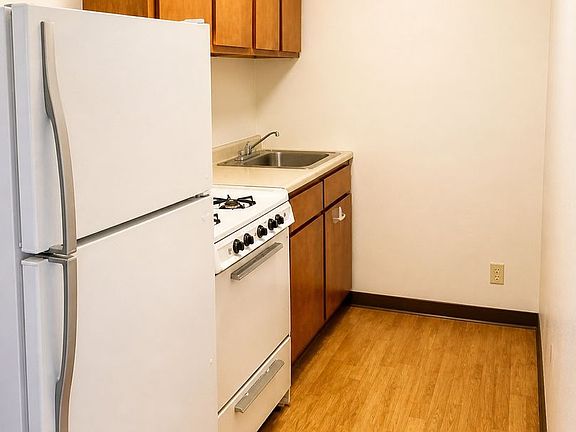 2nd image of 640 Maryland Ave APT 2F