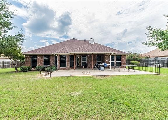 4th image of 421 Green Meadow Dr