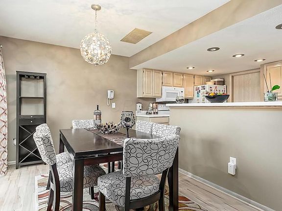 4th image of 3099 Pine Manor Blvd
