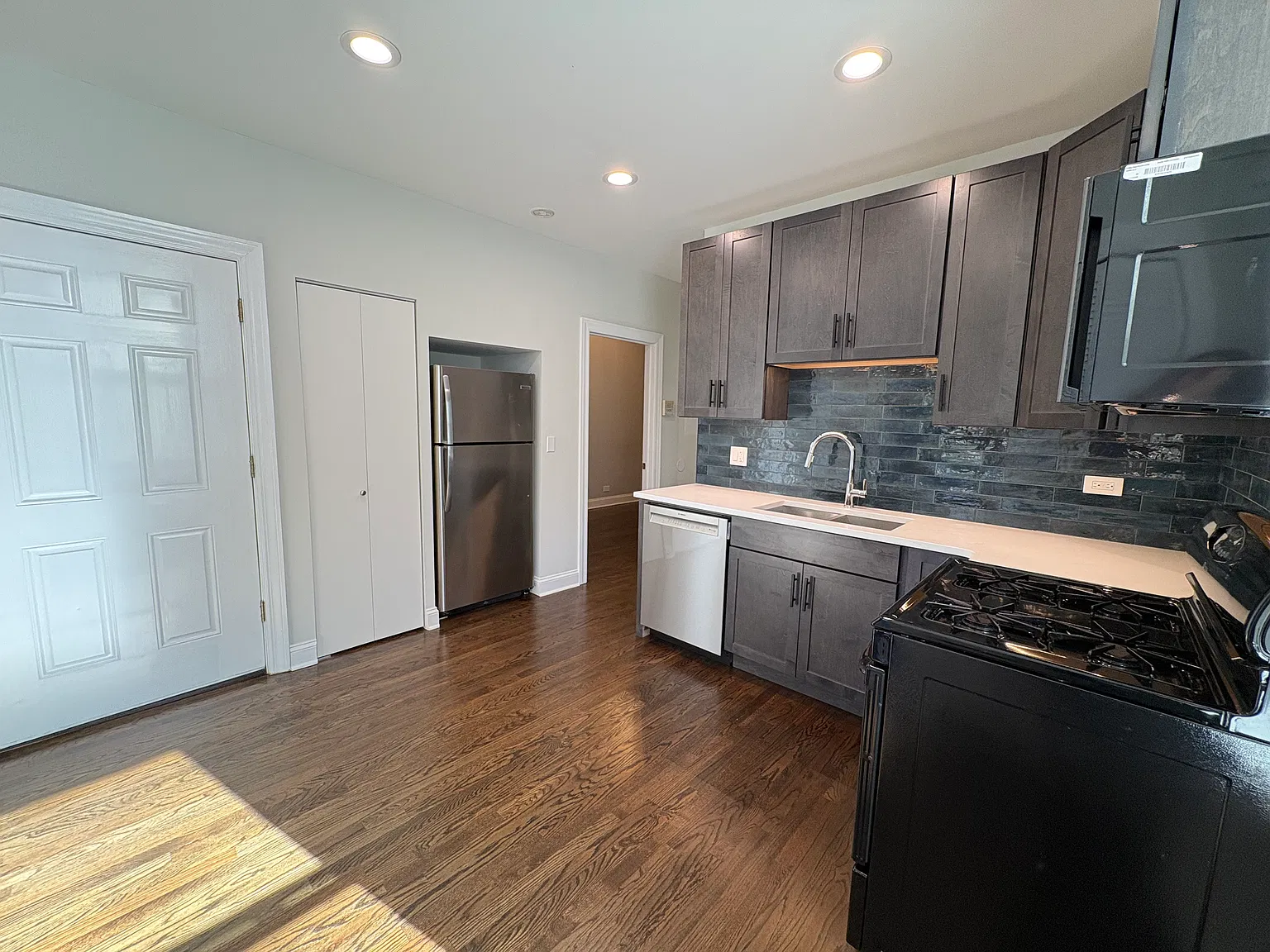 2 bed, $2,000 — Photo 2
