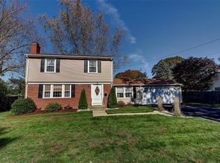14 Circle Dr, Riverside, RI 02915