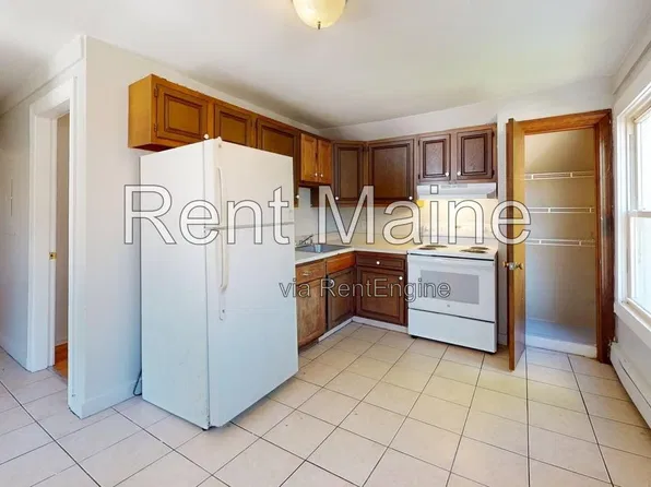 3 Carey Ln APT 2, Waterville, ME 04901