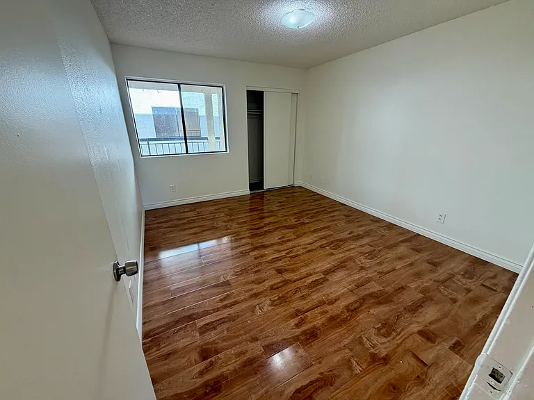 814 E Windsor Rd #104 — Photo 10