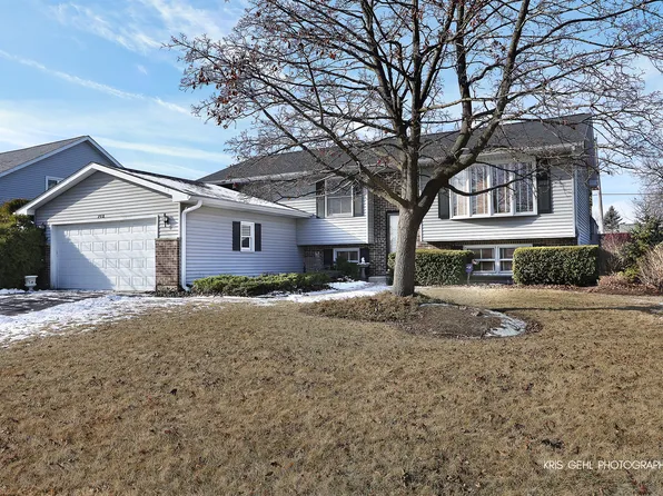 748 Monroe Dr, Lindenhurst, IL 60046