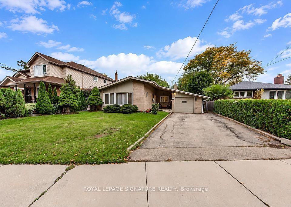 1st image of 10 Beaver Bend Cres