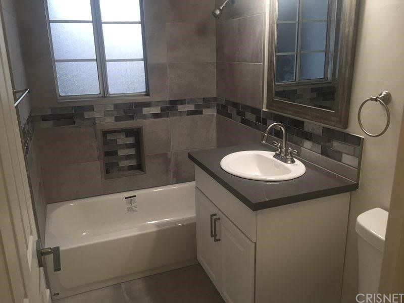 2nd image of 402 E 138th St