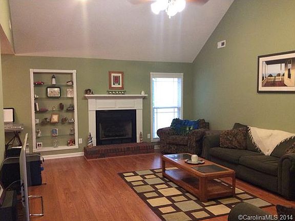 2nd image of 813 Savannah Place Dr