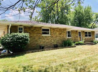 900 S 4th St, Pekin, IL 61554