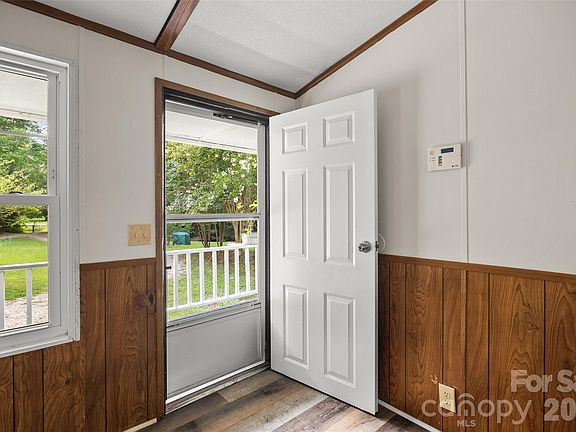 3rd image of 4335 Fermount Dr