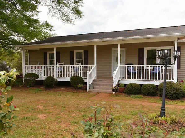 123 Bass Dr, Fair Play, SC 29643