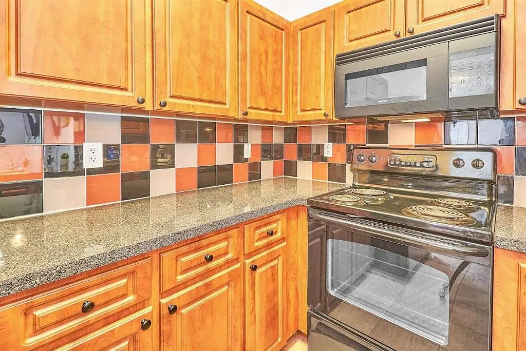 4 bed, 2.5 bath, 1755 sqft, $2,900 — Photo 3