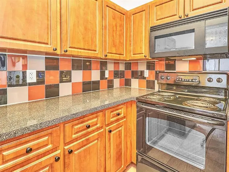 800 E Baker St — Photo 3