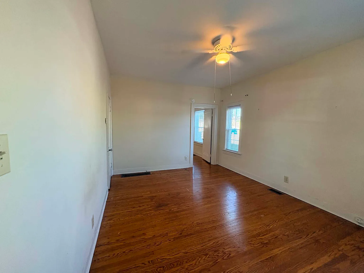 1 bed, 700 sqft, $1,200 — Photo 3