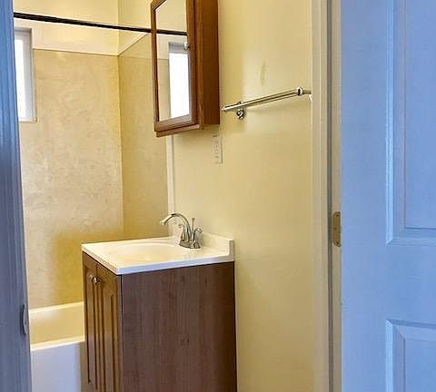 3rd image of 2511 Truman Ave