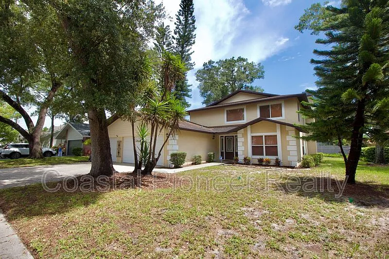 3 bed, 2.0 bath, 2286 sqft, $3,250 — Photo 1