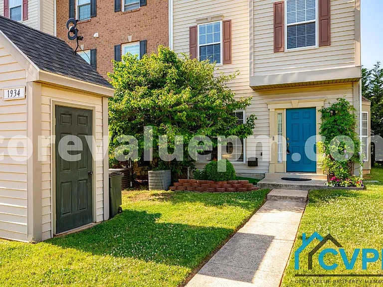 1934 Hackberry Ct — Photo 2