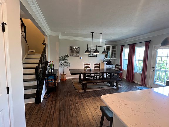 4th image of 1724 Saint Johns Ln